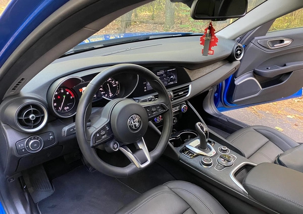 Alfa Romeo Giulia cena 114999 przebieg: 9000, rok produkcji 2021 z Warka małe 137